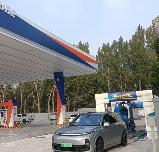 山东青岛加油站安装日森隧道式洗车机