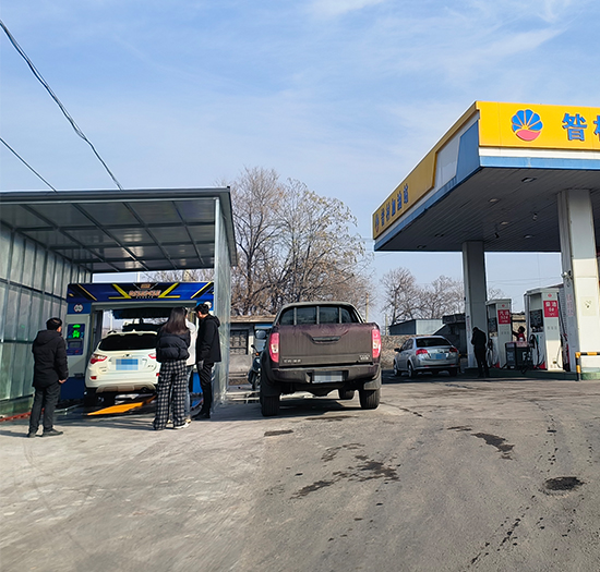 陕西加油站安装2台日森龙门往复式洗车机